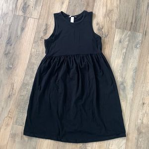 NWOT. H&M maternity sundress, black, size M.